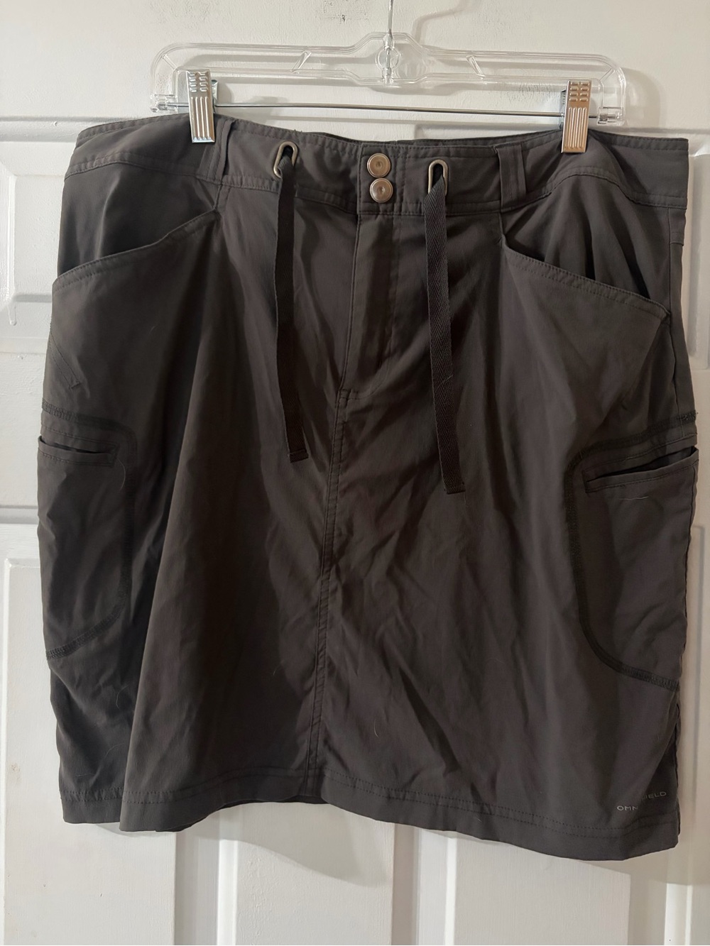Columbia Women's Utility Cargo Athletic Skirts with pockets. Size 16.